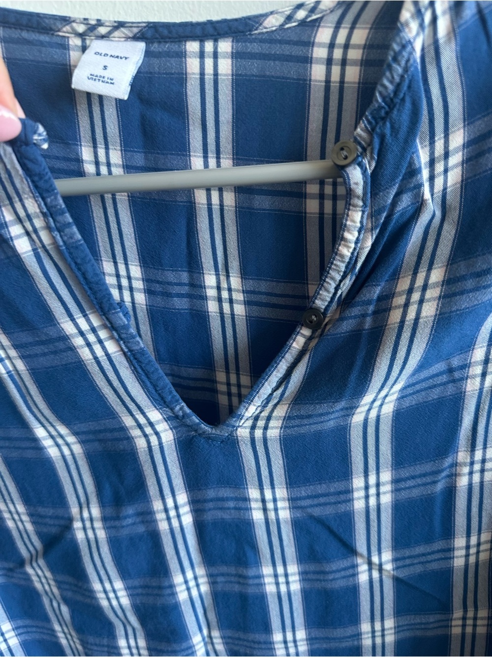 Old Navy Blue and White Plaid V-Neck Blouse - Picture 3 of 4